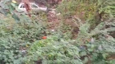 బీబీ నగర్: బీబీనగర్లోని ఇండ్ల మధ్యనే పిచ్చి మొక్కలు