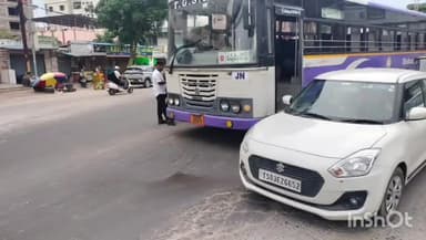 ఖాజీపేట: కాజీపేట బ్రిడ్జి వద్దటైరు పంచరు అవడంతో ఓ ఆర్టీసీ బస్సు నిలిచిపోవడంతో ప్రయాణికులు ఇబ్బందులు