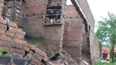 केसठ: केसठ में आकाशीय बिजली गिरने से तीन कमरों का मकान ढहा, चार घरों में बिजली गिरी, लाखों का नुकसान