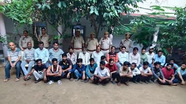 🌟 जिला जयपुर (उत्तर) में आपराधिक गतिविधियों की रोकथाम हेतु एरिया डोमिनेशन के तहत 42 टीमों द्वारा 174 स्थानों पर दबिश दी गई। इसमें कुल 153 हिस्ट्रीशीटर, हार्डकोर व सक्रिय अपराधियों को गिरफ्तार किया गया।