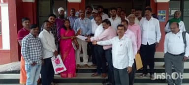 ಬ್ಯಾಡಗಿ: ಪಟ್ಟಣದ ರಟ್ಟೀಹಳ್ಳಿ ರಸ್ತೆಯಲ್ಲಿರುವ ಗೃಹಮಂಡಳಿಯ ನಿವಾಸಿಗಳಿಗೆ ಮೂಲ ಸೌಕರ್ಯ ಒದಗಿಸುವಂತೆ ಒತ್ತಾಯ