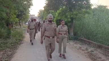 ਬਾਘਾ ਪੁਰਾਣਾ: ਬਾਘਾ ਪੁਰਾਣਾ ਪੁਲਿਸ ਨੇ ਦਿਵਾਲੀ ਦੇ ਤਿਉਹਾਰ ਨੂੰ ਮੱਦੇ ਨਜ਼ਰ ਰੱਖਦਿਆਂ ਕੀਤਾ ਫਲੈਗ ਮਾਰਚ ਲੋਕਾਂ ਨੂੰ ਸ਼ਾਂਤੀ ਬਣਾਈ ਰੱਖਣ ਦੀ ਕੀਤੀ ਅਪੀਲ