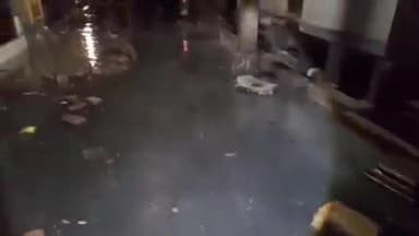 சிவகிரி: வாசுதேவநல்லூர் பகுதிகளில் கனமழை காரணமாக சாலைகளில் தேங்கிய கழிவுநீர்