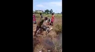 ପଟ୍ଟାମୁଣ୍ଡାଇ: ପଟ୍ଟାମୁଣ୍ଡାଇ ବାଲିପଡା ପୋଲ ପାଖ ରେ ୮ ରୁ ଊର୍ଦ୍ଧ୍ବ ଘୁଷୁରୀ ମୃତ।କାରଣ ଅସ୍ପଷ୍ଟ।