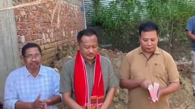 ফুলনি: নতুন প্ৰশাসনিক ভৱন নিৰ্মাণৰ বাবে ডিফু বেপ্টিষ্ট চাৰ্চৰ চৌহদত ধৰ্মীয় অনুষ্ঠানৰ সৈতে স্তম্ভৰ স্তূপ সম্পন্ন কৰা হয়