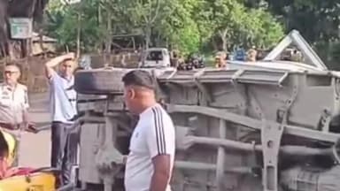 ফুলনি: বোকাজান তিনিআলিত ডিমাপুৰ অভিমুখে গৈ থকা বলেৰো বাহনে নিয়ন্ত্ৰণ হেৰুৱাই চাৰিচকীয়া বাহন আৰু অটোক খুন্দিয়ায়,আহত কেইবাজনো