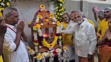 குறிஞ்சிப்பாடி: வடலூர் வள்ளலார் தெய்வ நிலையத்தில் அன்னதானத்தை துவக்கி வைத்து கொடியேற்றி வைத்தனர் அமைச்சர்க