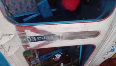 ములుగు: మల్లంపల్లి కెనాల్ బ్రిడ్జి వద్ద అద్భుతప్పి గ్యాస్ సిలిండర్ లోడ్ తో వెళుతున్న లారీ బోల్తా