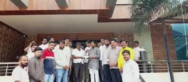 ಶಿರಹಟ್ಟಿ: ವಿದ್ಯುತ್ ಅವಘಡದಿಂದ ಕೃಷಿ ಪರಿಕರ ಹಾನಿ, ಸುಗ್ನಳ್ಳಿಯಲ್ಲಿ ರೈತನಿಗೆ ಪರಿಹಾರದ ಚೆಕ್ ವಿತರಣೆ