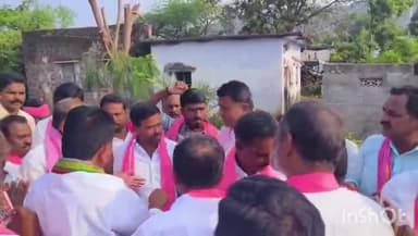 శాయంపేట బిసి కాలనీలో బీఆర్ఎస్ పార్టి మాజీ ఎమ్మెల్యే కాంగ్రెస్ బాకీ కార్డులు పంపిణీ చేసి ప్రచారం నిర్వహించారు