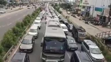 చౌటుప్పల్: చౌటుప్పల్ వద్ద జాతీయ రహదారిపై భారీ ట్రాఫిక్ జామ్