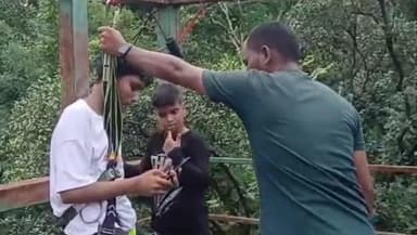 వాజేడు: బొగత జలపాతం నూతనంగా ఏర్పాటు చేసిన 'జిప్ లైన్' వద్ద సందడి