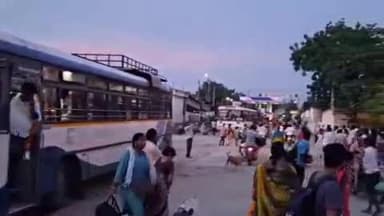 కోదాడ: ముగిసిన దసరా సెలవులు ప్రయాణికులతో రద్దీగా మారిన కోదాడ ఆర్టీసీ బస్టాండ్