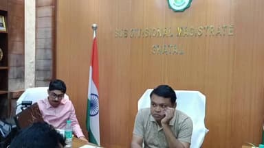 দাসপুর ১: দাসপুরসহ ঘাটাল মহকুমা এলাকা জুড়ে বন্যা পরিস্থিতি সে বিষয় নিয়েই গুরুত্বপূর্ণ বৈঠক প্রশাসনিক আধিকারিকদের