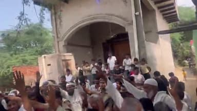 नूह: जागरूकता अभियान के तहत SHO इंस्पेक्टर ओमबीर सिंह व उनकी टीम ने मेवात के गांव नहेदा में ग्रामीणों को शपथ दिलाई
#साइबर