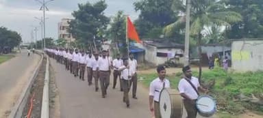 దుబ్బాక: దౌల్తాబాద్ మండల కేంద్రంలో పద సంచాలన్ నిర్వహించిన ఆర్ఎస్ఎస్ స్వయం సేవకులు