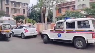 अचलपूर: टायगर टी पॉईंटजवळ स्कूल बसच्या धडकेत दुचाकीस्वार गंभीर जखमी; बस चालकाविरोधात गुन्हा दाखल