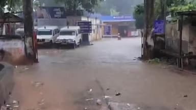 গড়বেতা ১: গরবেতা হাসপাতাল জলমগ্ন, নিকাশী  নালার বেহাল দশা ভিডিও ভাইরাল সোশ্যাল মিডিয়ায়