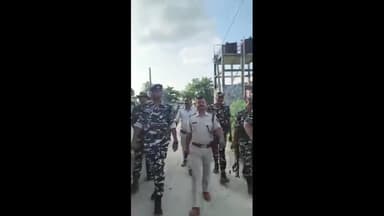 लदनिया: आज से लग सकती है आचार संहिता, लदनिया थाना प्रभारी और एसएसबी द्वारा फ्लैग मार्च किया गया