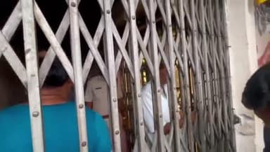 দাসপুর ২: দাসপুরের জয়ন্তী জুয়েলার্সের মালিক কে গ্রেপ্তার করল তমলুক থানার পুলিশ, চুরির সোনা কেনার অভিযোগে পুলিশ সূত্রে খবর