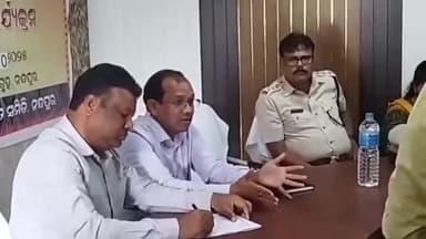 ନନ୍ଦପୁର: କୋରାପୁଟ ଜିଲ୍ଲା ନନ୍ଦପୁର ବ୍ଲକର କନଫରେନ୍ସ ହଲରେ 39 ଟି ଅଭିଯୋଗ ଶୁଣିଲେ କୋରାପୁଟ ଉପଜିଲ୍ଲାପାଳ ପ୍ରେମଲାଲ ହିଆଲ।