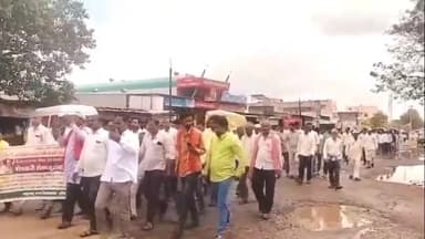 सोनपेठ: पूरग्रस्त व अतिवृष्टीग्रस्तांना हेक्टरी 70 हजार नुकसान भरपाई द्या किसान सभाचा सोनपेठ तहसील कार्यालयावर जणआक्रोश मोर्चा