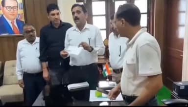 सामाजिक संस्थाओं ने बाढ़ पीड़ित परिवारों को आर्थिक सहायता प्रदान की।        HSBF (REGD.) DELHI