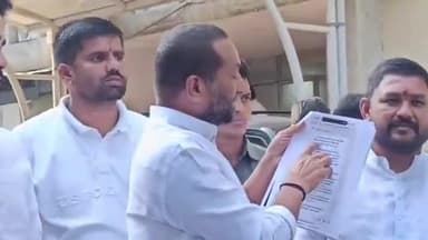 శామీర్పేట: జూబ్లీహిల్స్ లో కాంగ్రెస్ నాయకులు ఓటర్ ఐడి కార్డులు పంపిణీ చేయడంపై ఎన్నికల కమిషన్ కు మెదక్ ఎంపీ రఘునందన్ రావు ఫిర్యాదు