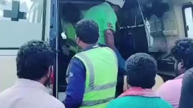 নবগ্রাম: শিবপুর টোল প্লাজার পাশে ১২ নং জাতীয় সড়কে পথ দুর্ঘটনায় জখম এক মোটরবাইক আরোহী, অল্পের জন্য রক্ষা পেল ২ জন