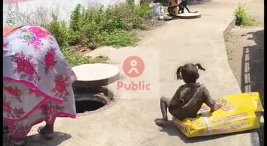 மாதவரம்: மாதவரம் மாநகராட்சியில் 25வது வார்டு பகுதியில் கைக்குழந்தையுடன் பாதுகாப்பு உபகரணங்கள் இன்றி தூய்மை பணியில் ஈடுபட்ட பெண்ணால் பரபரப்பு