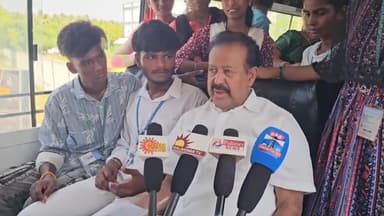 திருவெண்ணைநல்லூர்: திருவெண்ணெய்நல்லூரில் கல்லூரி மாணவர்களின் கோரிக்கையை ஏற்று மூன்று புதிய வழித்தடத்தில் பேருந்துகளை துவக்கி வைத்த முன்னாள் அமைச்சர் பொன்முடி.