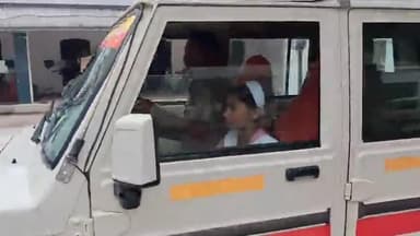 मिशन शक्ति फेज- 5 के तहत कक्षा 9 की छात्रा सोनम को बिनावर थाने का 1दिन का थाना अध्यक्ष नियुक्त किया गया
#बदायूँ #budaun