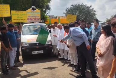 विधायक श्री बालकृष्ण पाटीदार ने मंडी प्रांगण से भावांतर योजना जनजागरूकता रथ को हरी झंडी दिखाकर रवाना किया।
#JansamparkM...