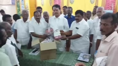 திருமயம்: அதிமுகவின் பூத் கிளைக் கழக நிர்வாகிகளுக்கு பயிற்சி கூட்டம் நம்மள சமுத்திரத்தில் மாவட்டச் செயலாளர் வைரமுத்து பங்கேற்பு