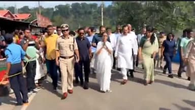 দার্জিলিং-পালবাজার: দুধিয়ায় বন্যা কবলিত এলাকা পরিদর্শন করলেন মুখ্যমন্ত্রী মমতা বন্দ্যোপাধ্যায়