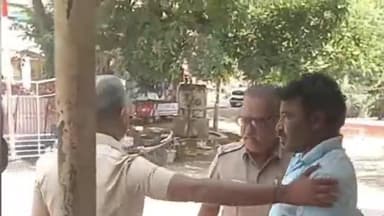 காரியமங்கலம்: காரிமங்கலம் தடை செய்யப்பட்ட ரூ. 4.60 லட்சம் மதிப்பிற்கான குட்கா பான் மசலா வாகனம் பறிமுதல் ,