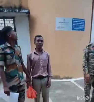 रामानुजगंज: देवर ने भाभी पर फरसा (धारदार हथियार) से किया वार, रामचंद्रपुर पुलिस ने आरोपी को कालिकापुर से किया गिरफ्तार