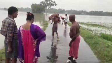 ঘাটাল: জল বাড়ছে শিলাবতী নদীতে প্লাবিত হচ্ছে ঘাটালের বিস্তীর্ণ এলাকা