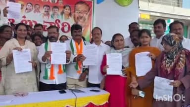 ఖాజీపేట: కాజీపేట చౌరస్తాలో ఓటు చోరీ పై సంతకాల సేకరణ చేసిన ఎమ్మెల్యే