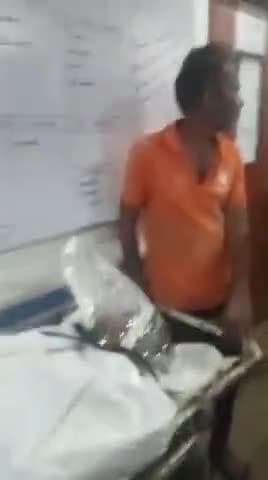 yah sab darjan aspataal ki video hai emergency ek number ward ki aavedak hamen Insaaf nahin mila kuchh bhi nahin hua na
