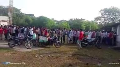 खाद के लिए किसान लग रहे लाइनों में