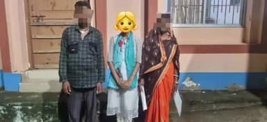 ବାଲିକୁଦା: ବାଲିକୁଦା ପୋଲିସ ପକ୍ଷରୁ ନିଖୋଜ ଥିବା ଦୁଇ ନାବାଳିକା ଉଦ୍ଧାର ପରିବାର ଲୋକଙ୍କୁ ହସ୍ତାନ୍ତର