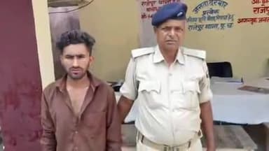 तेतरिया: राजेपुर पुलिस ने वाहन जांच के दौरान सरैया से चोरी के मोटरसाइकिल के साथ मधुआहा माल के एक अभियुक्त को गिरफ्तार किया