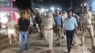लौकही: लौकही बाजार में अर्धसैनिक बलों के साथ प्रखंड व पुलिस प्रशासन ने किया फ्लैग मार्च