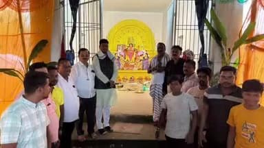 ବିରିଡି: ବିରିଡ଼ି ବ୍ଲକ ଅନ୍ତର୍ଗତ ମଙ୍ଗୁଲି ପଞ୍ଚାୟତରେ ହେଉଥିବା ଗଜଲକ୍ଷ୍ମୀ ପୂଜାରେ ଯୋଗ ଦେବା ଅବସରରେ ତିର୍ତ୍ତୋଲ ବିଧାୟକ ଡ଼ ରମାକାନ୍ତ ଭୋଇ