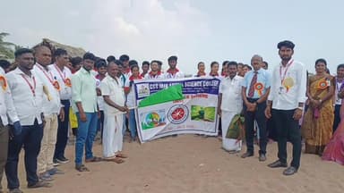 திருக்கழுக்குன்றம்: மெய்யூர் குப்பம் மீனவர் பகுதியில் உள்ள கடற்கரையில் தனியார் கல்லூரி மாணவர்கள் 200க்கும் மேற்பட்டோர் தூய்மை பணியில் ஈடுபட்டனர்