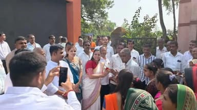 નસવાડી: વિકાસ સપ્તાહ કાર્યક્રમ અંતર્ગત ભાખા ગામે વિકાસ રથનું જિલ્લા પંચાયત પ્રમુખ સહિતના આગેવાનોએ સ્વાગત કર્યું.