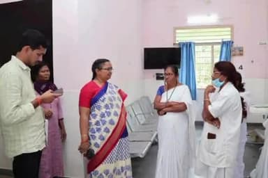 కొమురవెల్లి: కొమురవెల్లి మండల కేంద్రంలోని ప్రాథమిక ఆరోగ్య కేంద్రాన్ని ఆకస్మికంగా సందర్శించిన జిల్లా కలెక్టర్ హైమావతి