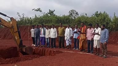 କୋରାପୁଟ: କୋରାପୁଟ ସହର... ଲମତାପୁଟ କନାଗାଁ ଛକରେ ଜଗନ୍ନାଥ ମନ୍ଦିର ନିର୍ମାଣ ପାଇଁ ମାଟି ଖନନ କାର୍ଯ୍ୟ ଆରମ୍ଭ ।