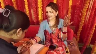 ਲੁਧਿਆਣਾ ਪੱਛਮੀ: ਸਾਊਥ ਸਿਟੀ ਕਰਵਾ ਚੌਥ ਨੂੰ ਲੈ ਕੇ ਮਹਿਲਾਵਾਂ ਨੇ ਮਹਿੰਦੀ ਲਗਵਾਈ ਅਤੇ ਜੰਮ ਕੇ ਕੀਤੀ ਖਰੀਦਾਰੀ